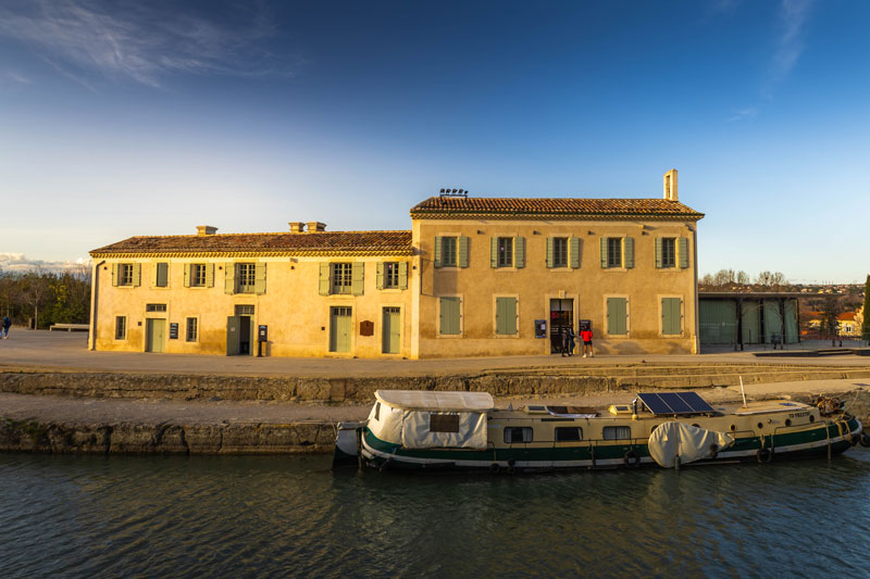 Office Tourist and Boat
