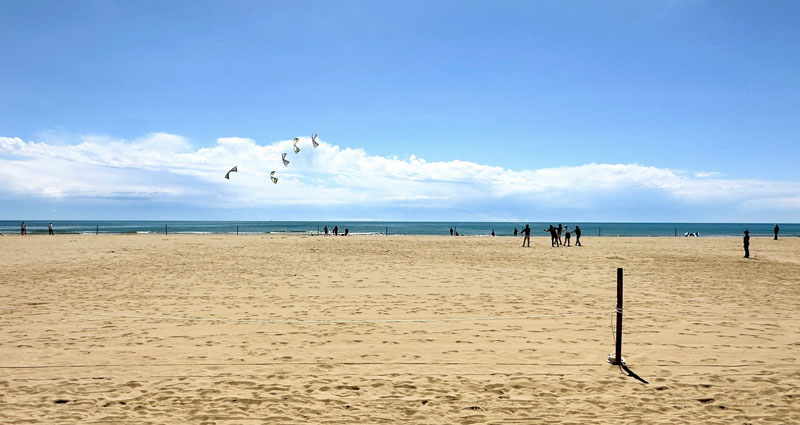 Volar cometas en Narbonne Plage