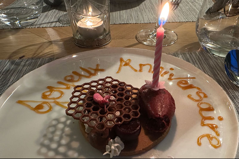 Mousse de griottes, ganache au chocolat Kalingo et sorbet à la cerise, tuile maison