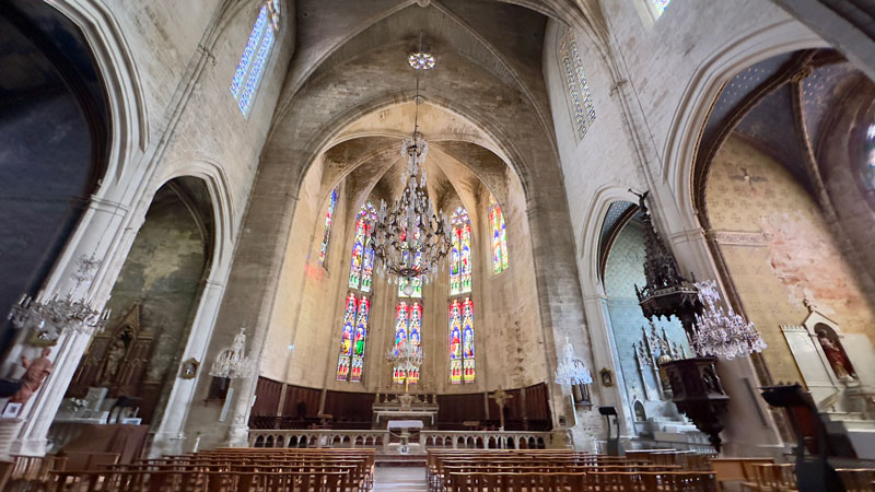 Vaulted ceiling inside La collégiale Saint-Étienne de Capestang